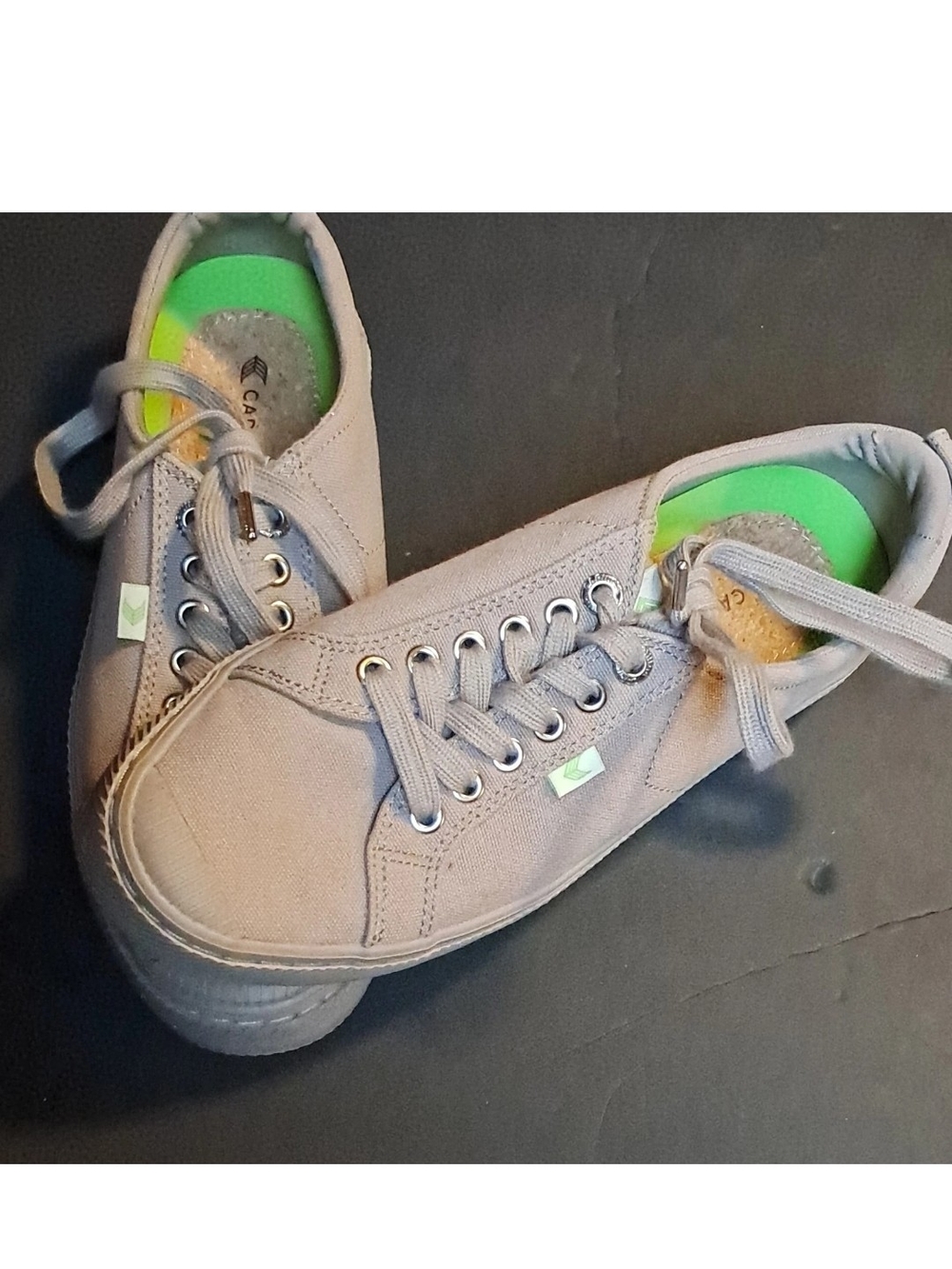 Cariuma Womens Neutral Gray Canvas Sneakers with Green Insole Size 9.5
